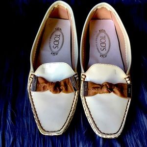 Tods Shiny Patent Cream Leather Loafer Flats